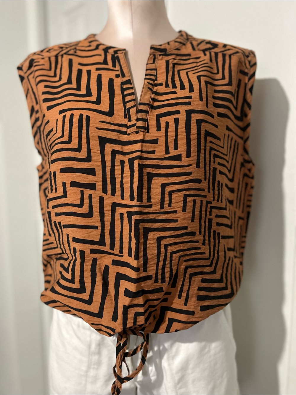 Nine West Rust and Black Geo-Print Tie-Hem Sleeveless Top